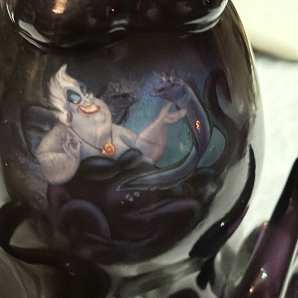 Bradford Editions, Disney Villains Heirloom Porcelain Figurines “Ursula” - Picture 13 of 16